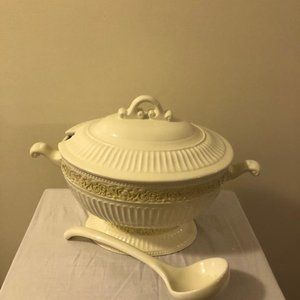 Soup tureen and ladle